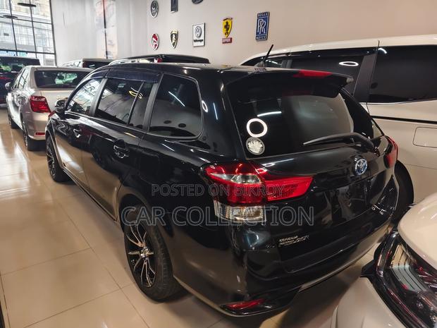 Toyota Corolla Fielder 1.5 Hybrid FWD 2020 Black