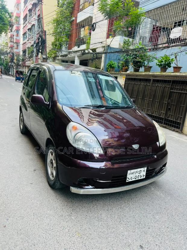 Toyota Fun Cargo 2000