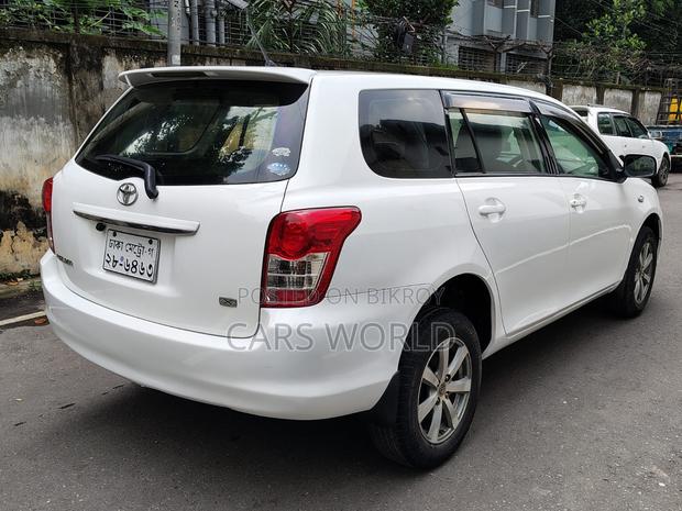 Toyota Corolla Fielder 1.5 Hybrid FWD 2012 White