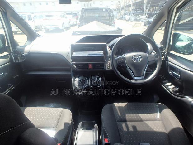Toyota Noah 2021 Pearl