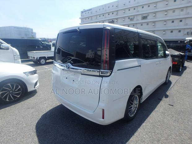 Toyota Noah 2021 Pearl