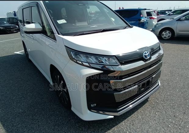 Toyota Voxy 2022 Pearl