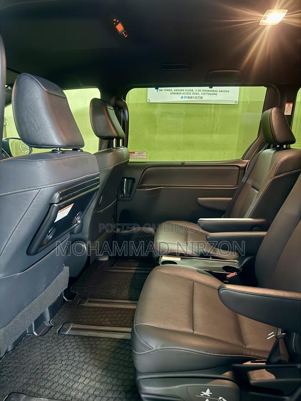 Toyota Esquire 1.8 FWD Hybrid (7 seater) 2021 White