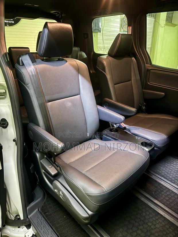 Toyota Esquire 1.8 FWD Hybrid (7 seater) 2021 White