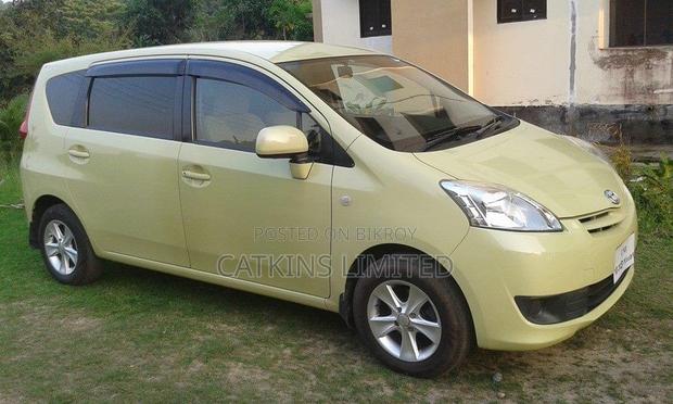Toyota Passo Sette 1.5 AWD 2009 Yellow