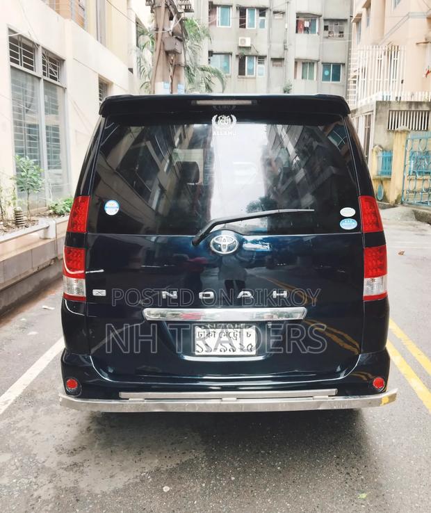 Toyota Noah 2005 Black