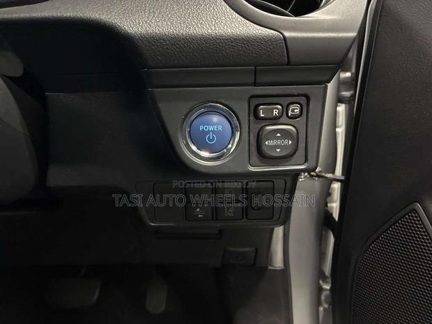 Toyota Axio 2021 Silver