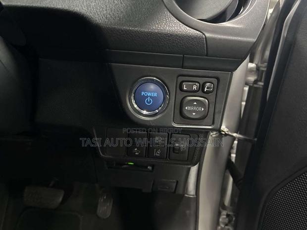 Toyota Axio 2021 Silver