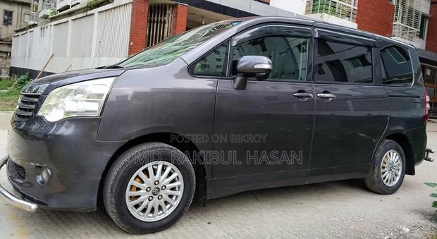 Toyota Noah 2012 Gray