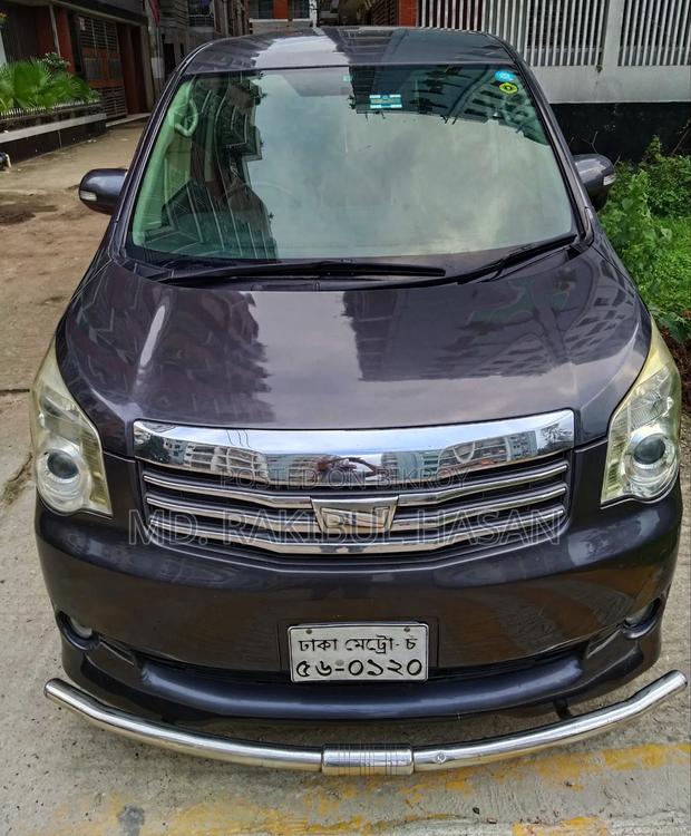 Toyota Noah 2012 Gray