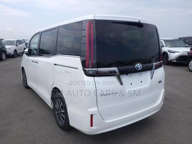 Toyota Esquire 1.8 FWD Hybrid (7 Seater) 2021 Pearl