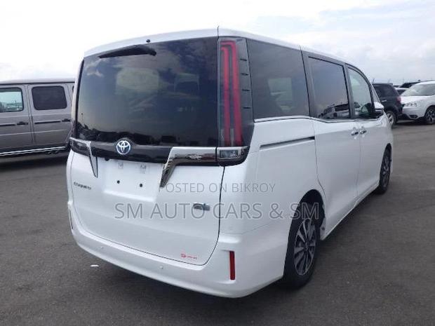 Toyota Esquire 1.8 FWD Hybrid (7 Seater) 2021 Pearl