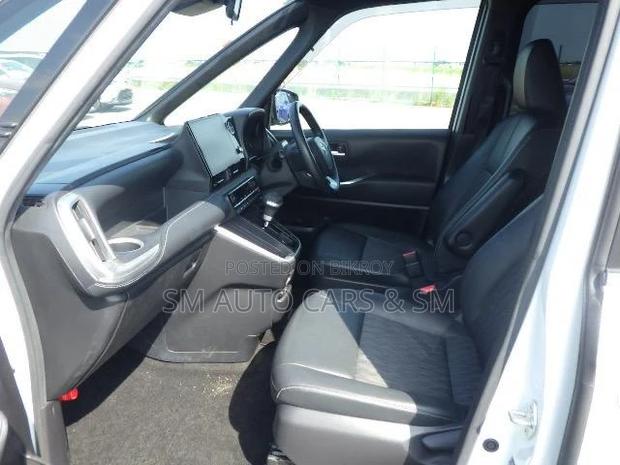 Toyota Noah 2022 Pearl