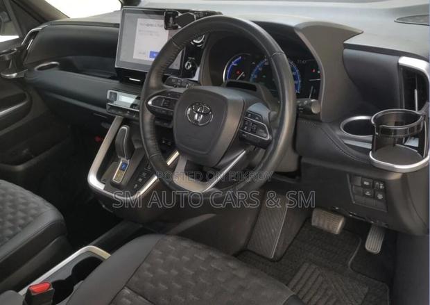 Toyota Voxy Hybrid S-Z 2WD 7-Seater 2022 Pearl