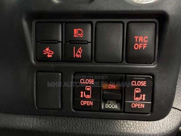 Toyota Noah 1.8 FWD Hybrid (7 Seater) 2021 Black