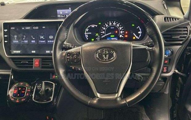 Toyota Noah 1.8 FWD Hybrid (7 Seater) 2021 Black