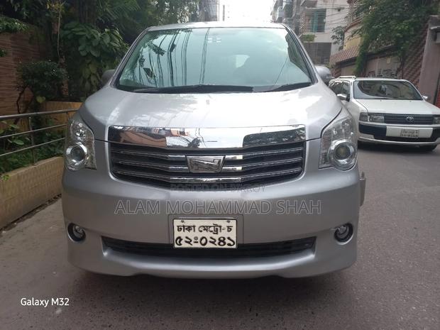 Toyota Noah 2011 Silver