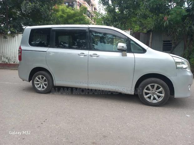 Toyota Noah 2011 Silver