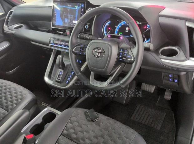 Toyota Voxy Hybrid S-Z 2WD 7-Seater 2023 Pearl