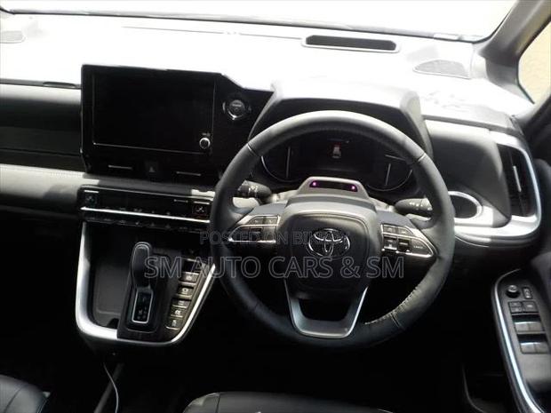 Toyota Noah 2024 Pearl