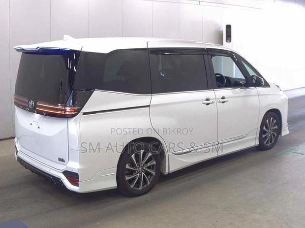 Toyota Voxy 2022 Pearl