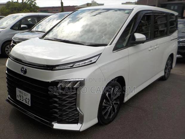 Toyota Voxy 2023 Pearl