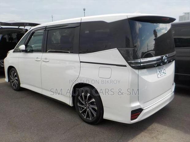 Toyota Voxy 2023 Pearl
