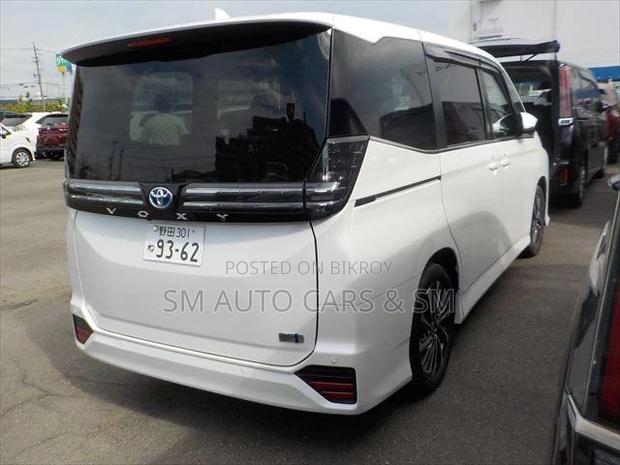 Toyota Voxy 2023 Pearl