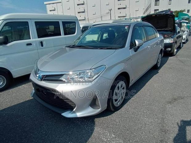 Toyota Axio 2021 Silver