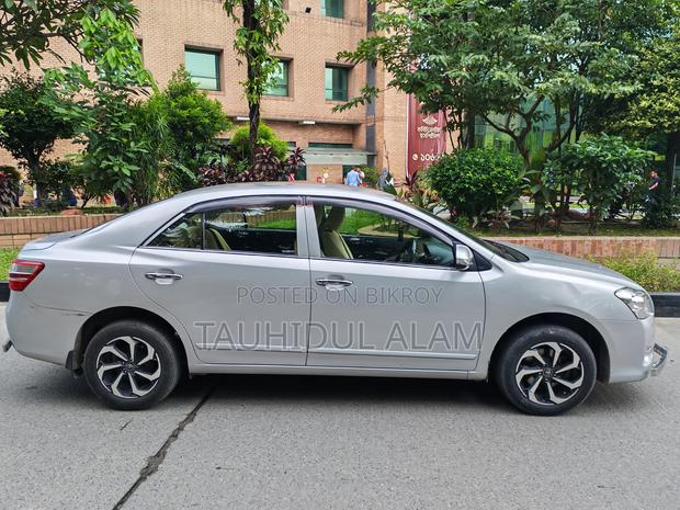 Toyota Premio 1.5 FWD 2016 Silver