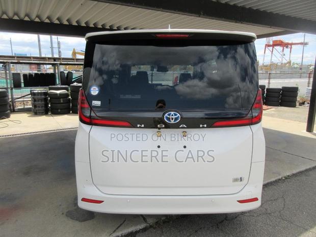 Toyota Noah 2022 White
