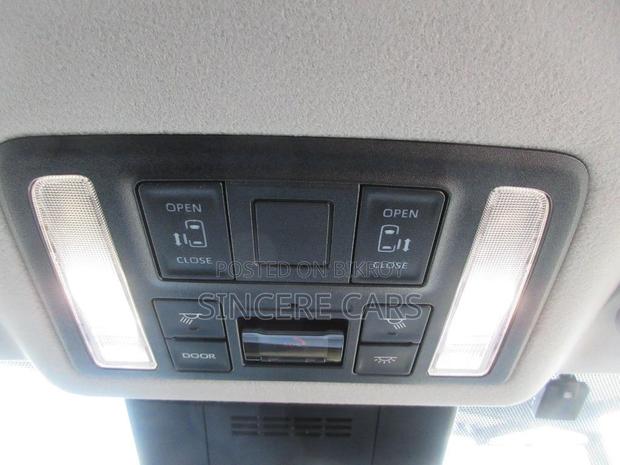Toyota Noah 2022 White