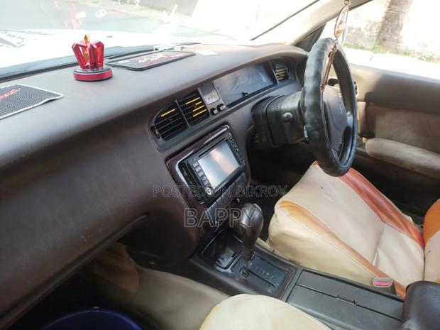 Toyota Crown 1993 Pearl