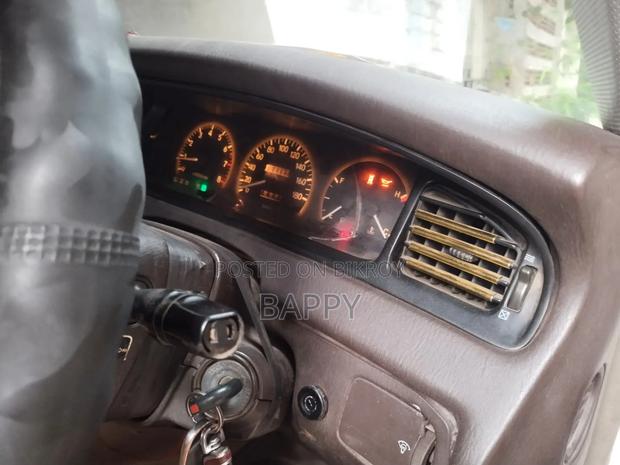 Toyota Crown 1993 Pearl