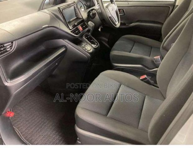 Toyota Noah 2.0 FWD (8 Seater) 2021 Silver