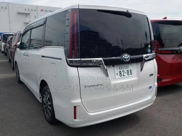 Toyota Esquire 2021 Pearl