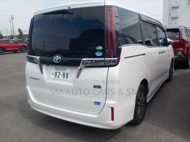 Toyota Esquire 2021 Pearl