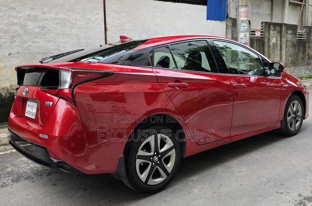 Toyota Prius 2019 Red