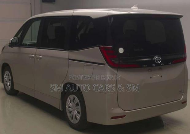 Toyota Noah 2022 Beige