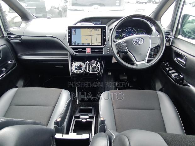 Toyota Noah 2021 Pearl