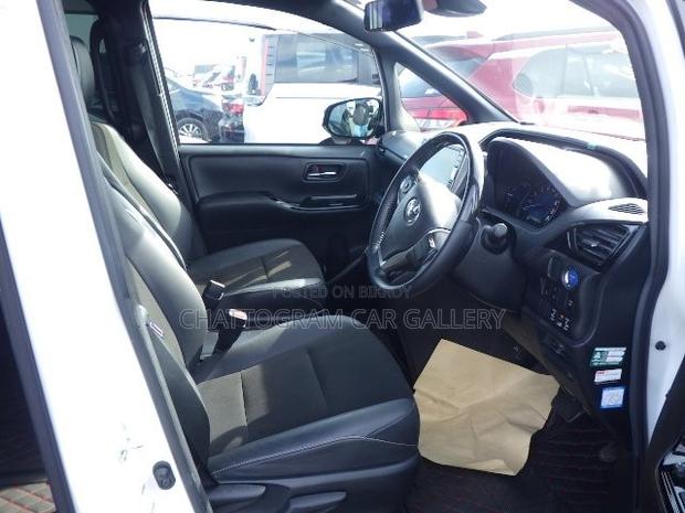 Toyota Noah 2021 Pearl