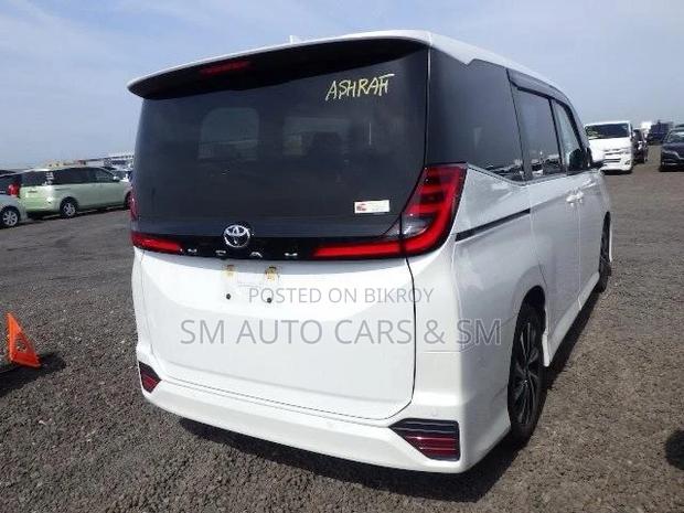 Toyota Noah 2022 Pearl