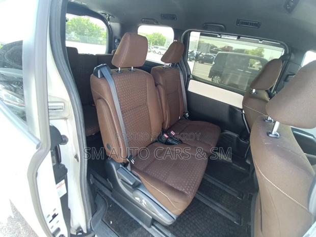 Toyota Noah 2021 Pearl