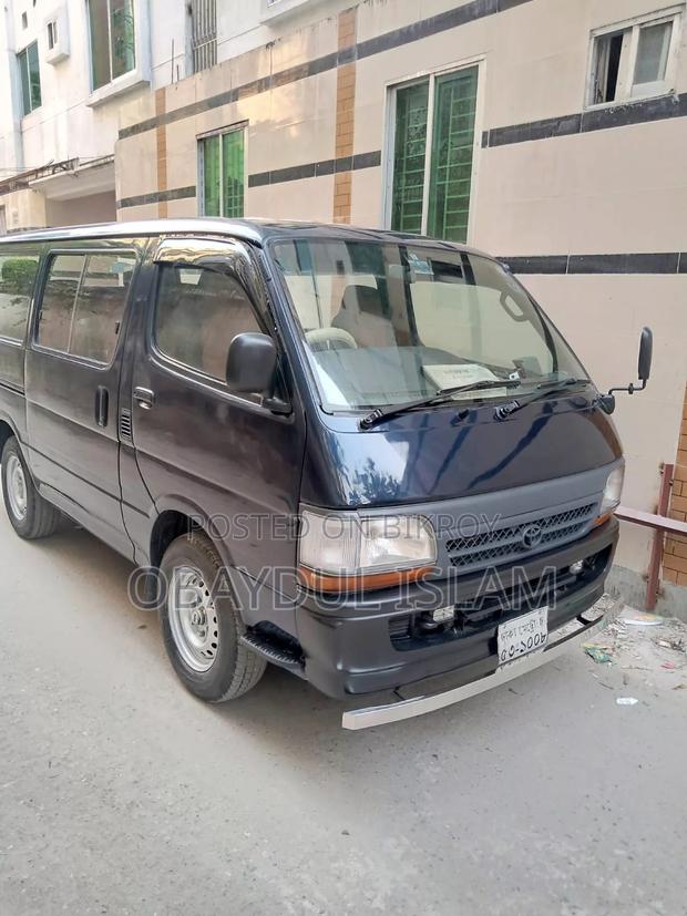 Toyota Grand HiAce 2002 Blue