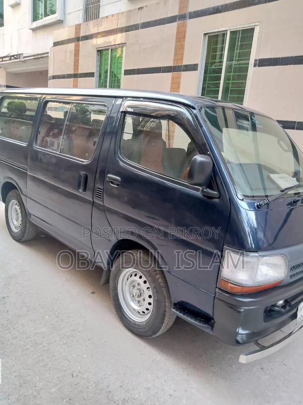 Toyota Grand HiAce 2002 Blue