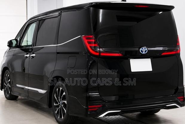 Toyota Noah 2024 Black