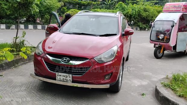 Hyundai Tucson 2011 Red