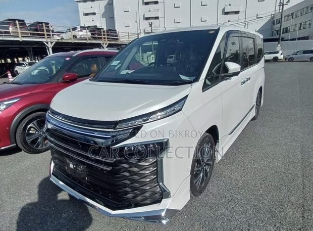 Toyota Voxy Hybrid S-Z 2WD 7-Seater 2023 Pearl