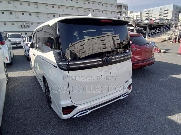 Toyota Voxy Hybrid S-Z 2WD 7-Seater 2023 Pearl