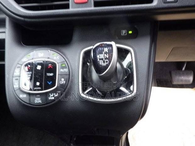 Toyota Noah 1.8 FWD Hybrid (7 Seater) 2021 Silver